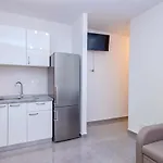 Apartment Sleeps 4 With Patio & Grill