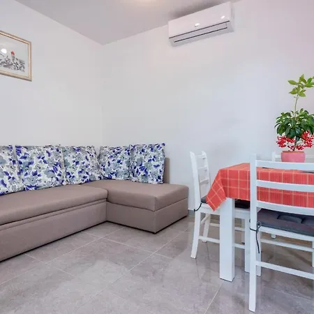 公寓 Apartment Sleeps 4 With Patio & Grill